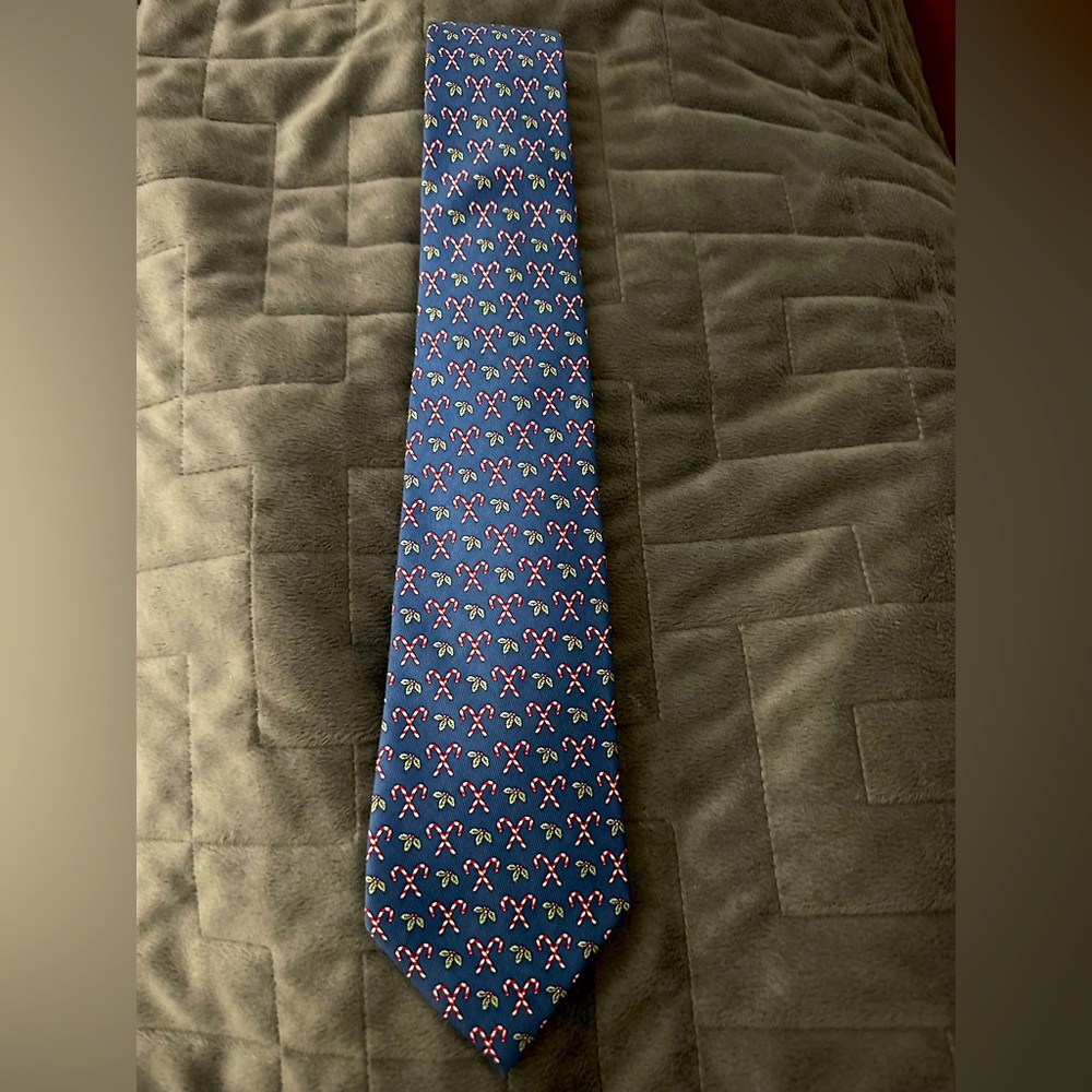 Boys Christmas tie from Vineyard Vines